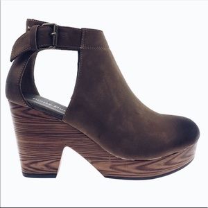 Pierre Dumas Ponce Side Cut Out Clog